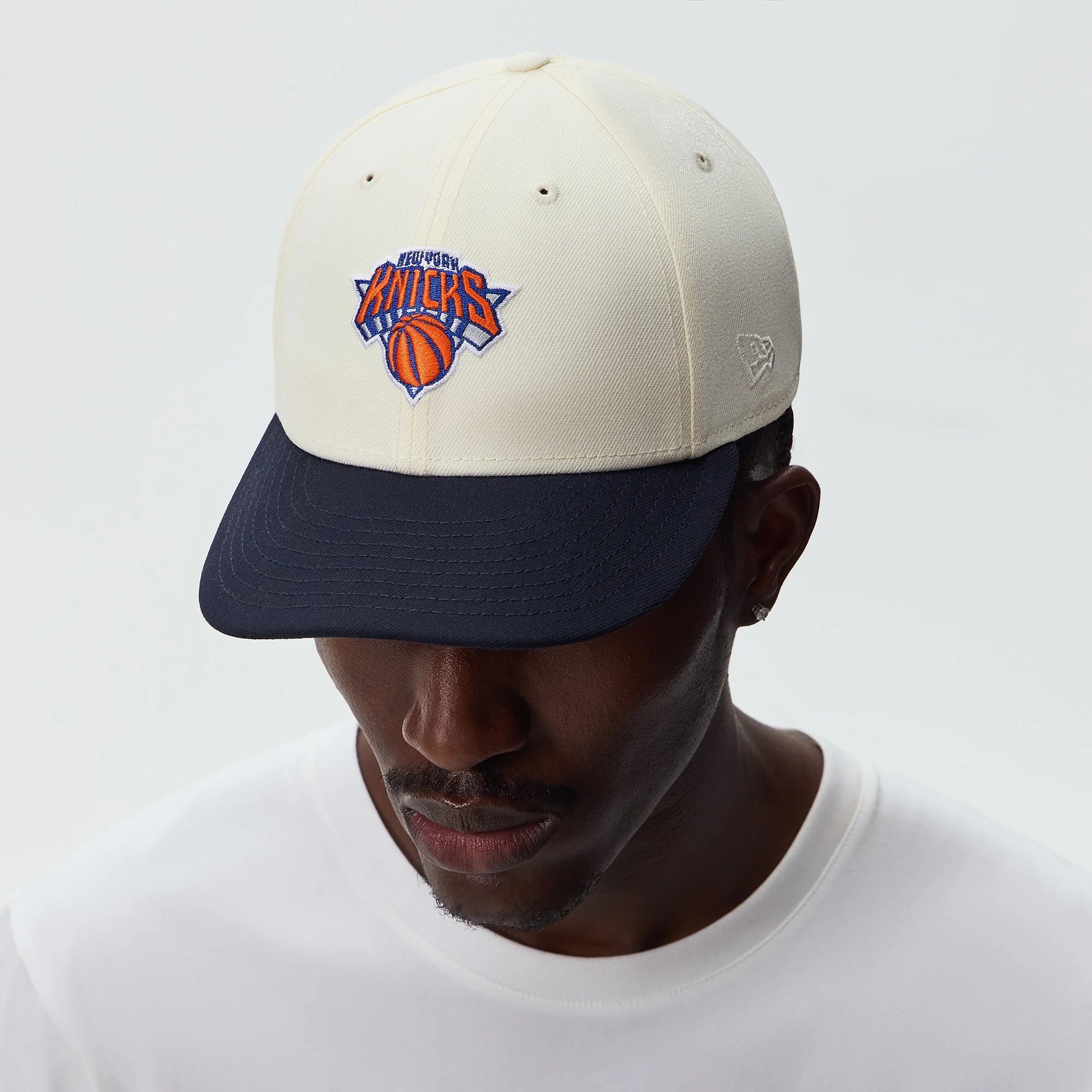 Kith & New Era for the New York Knicks Two Tone 59FIFTY Low Profile Fitted Cap - Sandrift